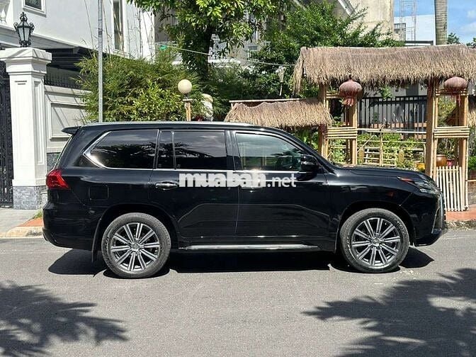 Lexus LX570 2016 lướt nhẹ 53.000km cực đẹp