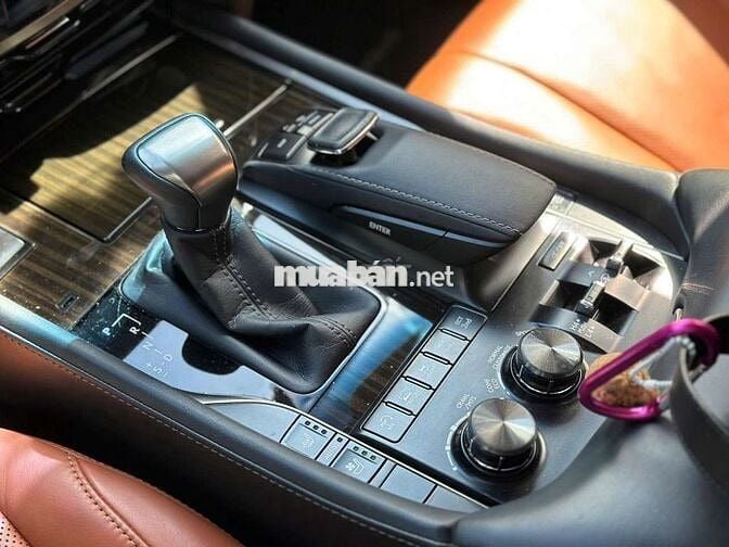 Lexus LX570 2016 lướt nhẹ 53.000km cực đẹp