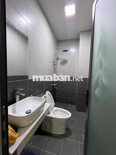 Nhà Mới Sạch Sẻ DT 200m2 1Trệt 2Lầu 4Pn 4Wc Sân Xe Máy Hẻm Xe Tải