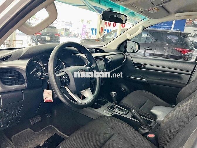 Toyota Hilux 2020 2.4E 4x2AT 118.000 km Bạc