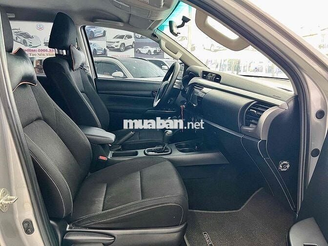 Toyota Hilux 2020 2.4E 4x2AT 118.000 km Bạc