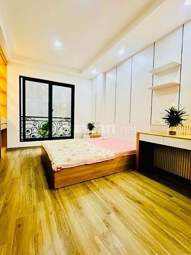Bán nhà đẹp phố Hoàng Quốc Việt, nhà 6t x 37m Giá Nhỉnh 11 tỷ