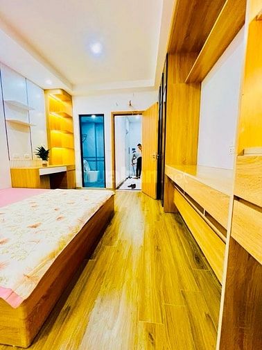 Bán nhà đẹp phố Hoàng Quốc Việt, nhà 6t x 37m Giá Nhỉnh 11 tỷ