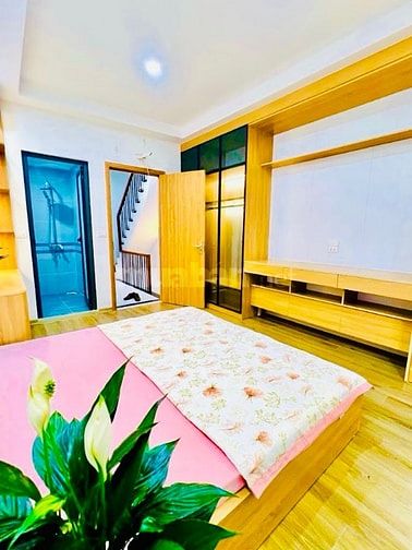 Bán nhà đẹp phố Hoàng Quốc Việt, nhà 6t x 37m Giá Nhỉnh 11 tỷ