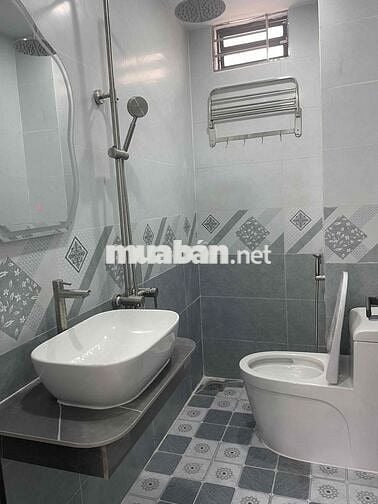 Nhà 3PN có PN trệt ở ngã tư Ga đường ô tô tới nhà.