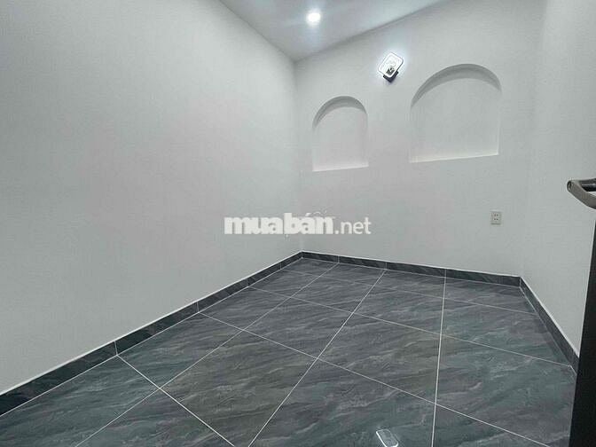 Nhà 3PN có PN trệt ở ngã tư Ga đường ô tô tới nhà.