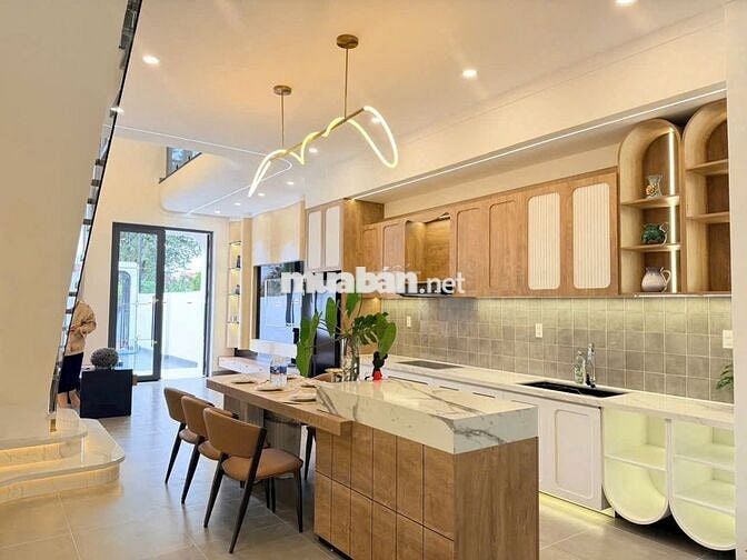 🏡 BÁN NHÀ MÊ ĐẸP – SANG TRỌNG, FULL NỘI THẤT ➡️ Cách Ngã 6 chỉ 3km