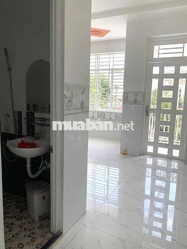 Nhà mới 2 lầu 4 phòng KdC Hàng Bàng