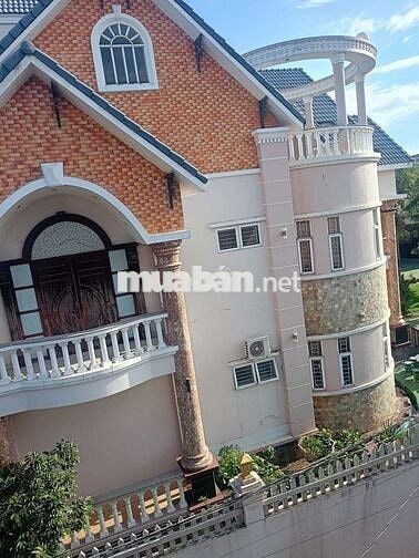 Bán nhà gần trạm metro + làng đại học quốc gia dĩ an