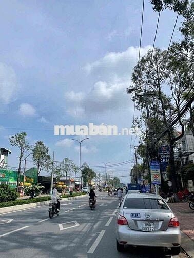 Mặt tiền Nguyễn Văn Cừ 600m2 mới xây 9x20