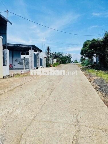 LÔ ĐẤT LÀM NHÀ VƯỜN RỘNG RÃI ĐẤT THÔN 8 CƯBUR (CŨ)PHƯỜNG BUÔN MA