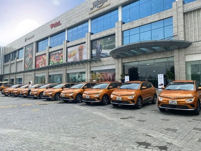 TUYỂN LÁI XE TRUNG CHUYỂN KHÁCH