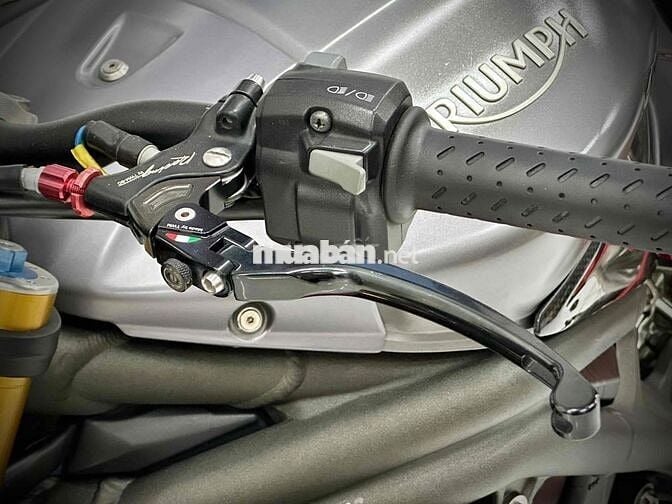 TRIUMPH SPEED TRIPLE 1050 R 2016 ĐẸP.