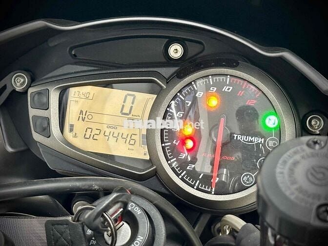 TRIUMPH SPEED TRIPLE 1050 R 2016 ĐẸP.
