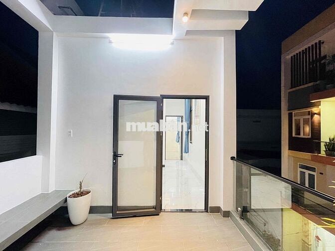 Nhà mặt tiền 3 lầu vừa ở vừa kinh doanh cách võ văn kiệt 100m cần thơ