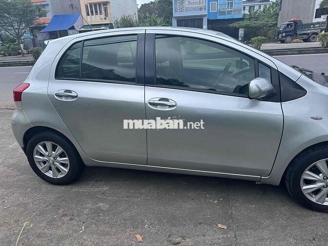 Toyota Yaris Bạc 5 chỗ Số tự động