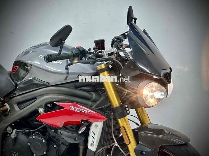 TRIUMPH SPEED TRIPLE 1050 R 2016 ĐẸP.