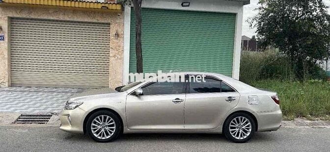 Toyota Camry 2018 2.5Q Vàng cát