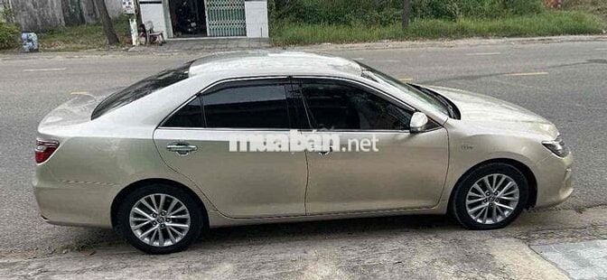 Toyota Camry 2018 2.5Q Vàng cát