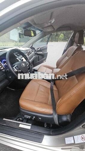 Toyota Camry 2018 2.5Q Vàng cát
