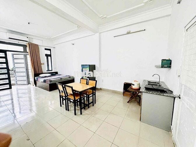 Phòng 50m2, ban công lớn, giá rẻ mặt tiền Bạch Đằng P2 Tân Bình sb TSN