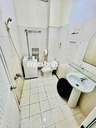 Phòng 50m2, ban công lớn, giá rẻ mặt tiền Bạch Đằng P2 Tân Bình sb TSN