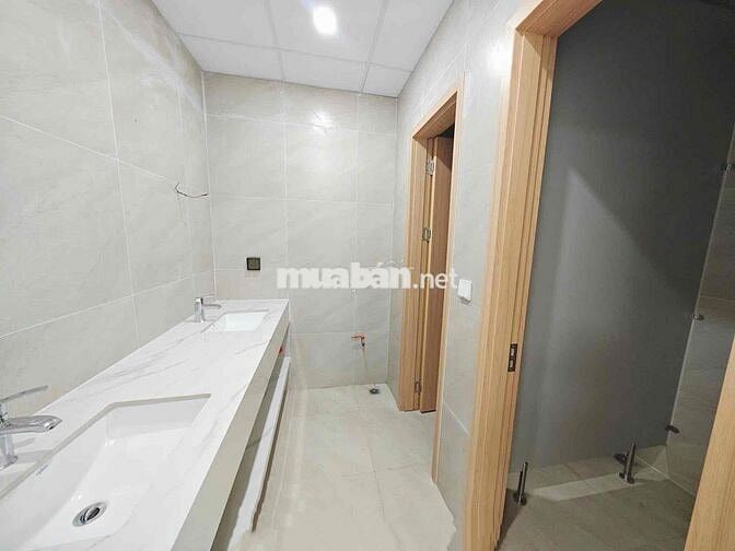 Cho thuê sàn văn phòng tại Láng Hạ 110m2 giá 18t full kính giá siêu re
