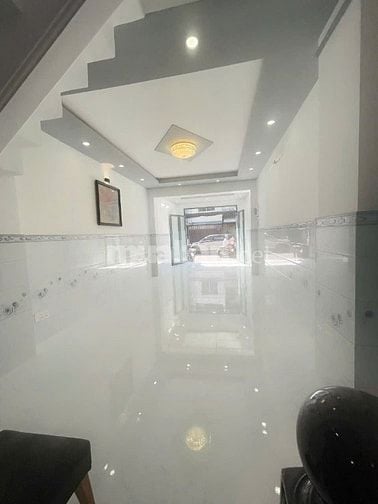 Chính chủ bán Nhà mặt tiền số 104 Lạc Long Quân, P.3, Q.11