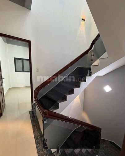 Chính chủ bán Nhà mặt tiền số 104 Lạc Long Quân, P.3, Q.11