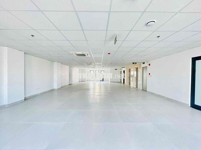 Cho thuê văn phòng tại Láng Hạ 180m2 giá 25t sàn nhà mới keng