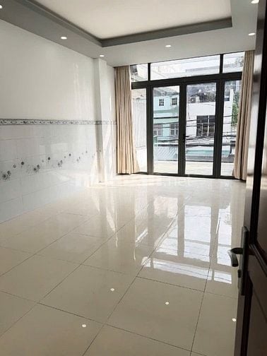 Chính chủ bán Nhà mặt tiền số 104 Lạc Long Quân, P.3, Q.11