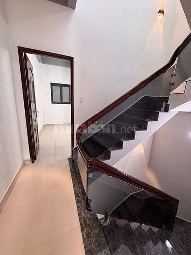 Chính chủ bán Nhà mặt tiền số 104 Lạc Long Quân, P.3, Q.11