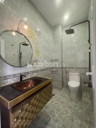 Chính chủ bán Nhà mặt tiền số 104 Lạc Long Quân, P.3, Q.11