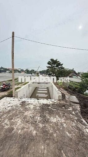 BÁN ĐẤT SỔ ĐỎ RIÊNG. 670M. THÍCH HỢP LÀM VƯỜN, NGHĨ DƯỠNG, TRỒNG RAU .