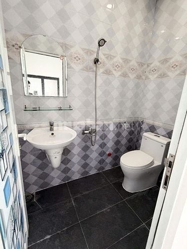 Chính chủ bán Nhà mặt tiền số 104 Lạc Long Quân, P.3, Q.11