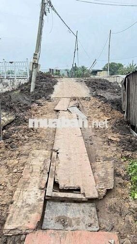 BÁN ĐẤT SỔ ĐỎ RIÊNG. 670M. THÍCH HỢP LÀM VƯỜN, NGHĨ DƯỠNG, TRỒNG RAU .