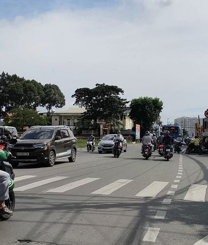 CƠ HỘI VÀNG CUỐI NĂM! MẶT TIỀN KINH DOANH SẦM UẤT - NHÀ 4 TẦNG 9 TỶ.