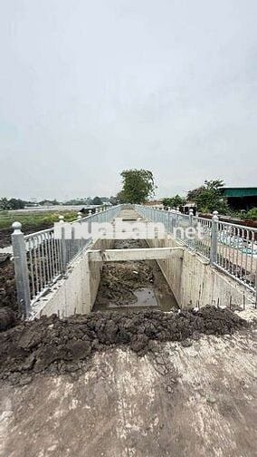 BÁN ĐẤT SỔ ĐỎ RIÊNG. 670M. THÍCH HỢP LÀM VƯỜN, NGHĨ DƯỠNG, TRỒNG RAU .