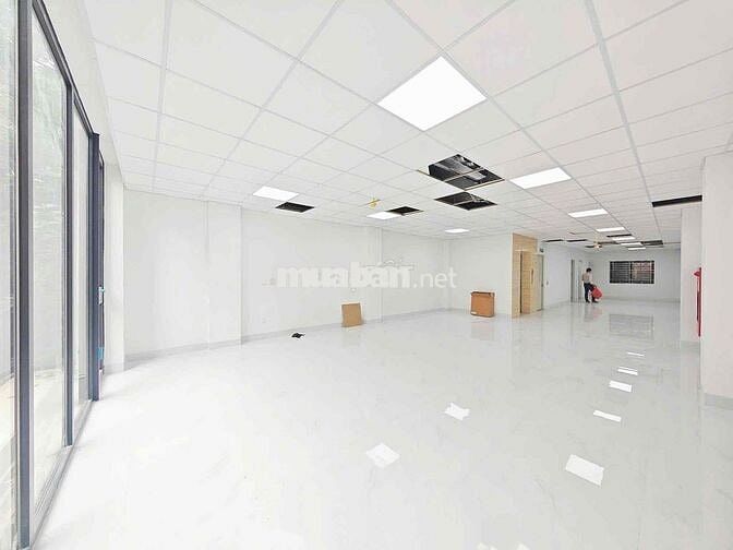 Cho thuê sàn văn phòng tại Láng Hạ 110m2 giá 18t full kính giá siêu re