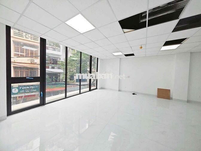 Cho thuê sàn văn phòng tại Láng Hạ 110m2 giá 18t full kính giá siêu re