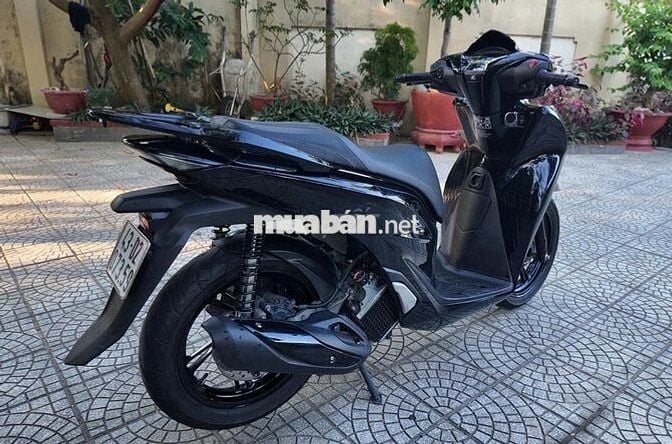 Lên đời 350 nên cần ra đi em SH 150