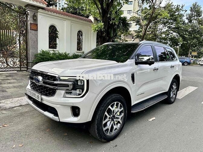 Ford Everest Titanium Plus Trắng 10000 km