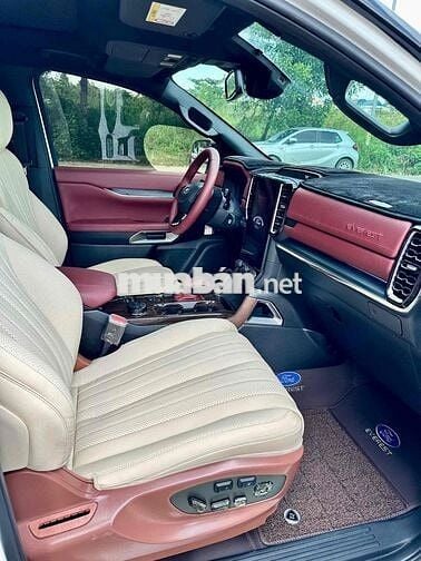 Ford Everest Titanium Plus Trắng 10000 km