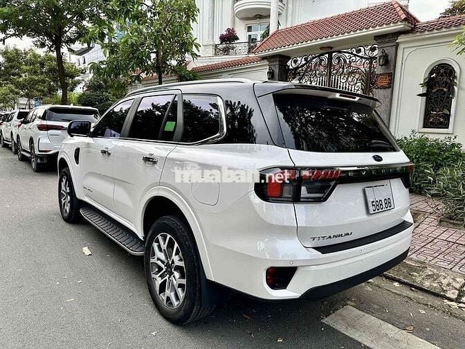 Ford Everest Titanium Plus Trắng 10000 km