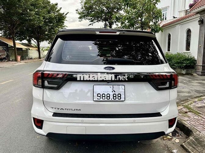 Ford Everest Titanium Plus Trắng 10000 km