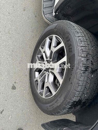 Ford Everest Titanium Plus Trắng 10000 km