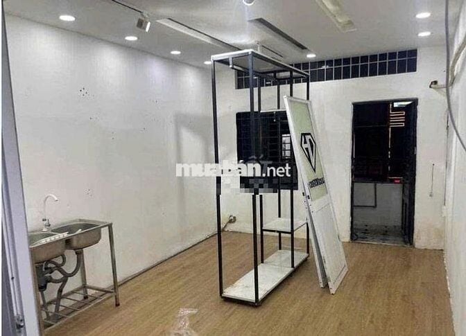 5PN, 5WC. Hẻm xe hơi 3/2, Q10. DT: 4x12m, 2 lầu. Giá 20 triệu