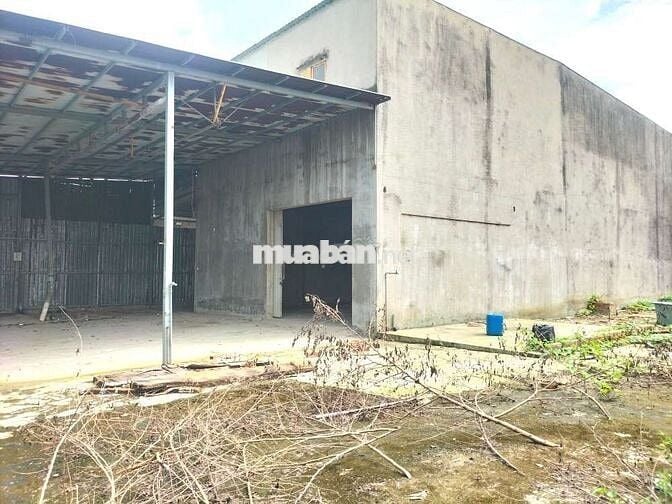 Xưởng 700m2 , có Văn Phòng, Có Gác Suốt