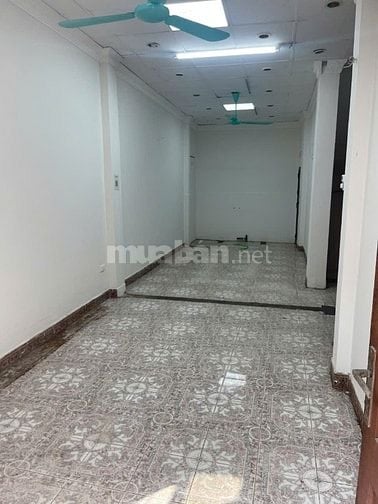 Chính chủ cho thuê nhà mặt phố số 136 Nguyễn Chí Thanh Đống Đa Hà Nội