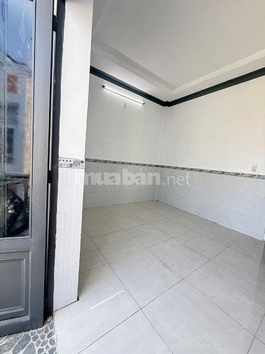 Bán nhà 2/ ngắn lê thị ngay hẻm cơm tấm vào DT: 4*10 1T+ 1 lầu